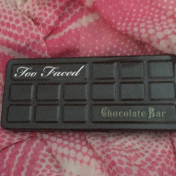 Too faced Chocolate Bar Palette - Picture 1 of 3